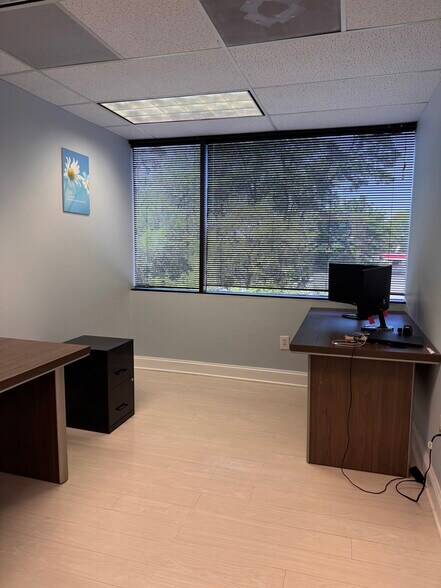 More Photos Of 438 N Frederick Ave, Gaithersburg Medical For Sale