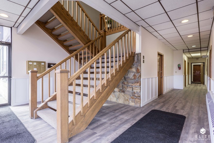 More Photos Of 7926 Old Seward Hwy, Anchorage Office For Sale