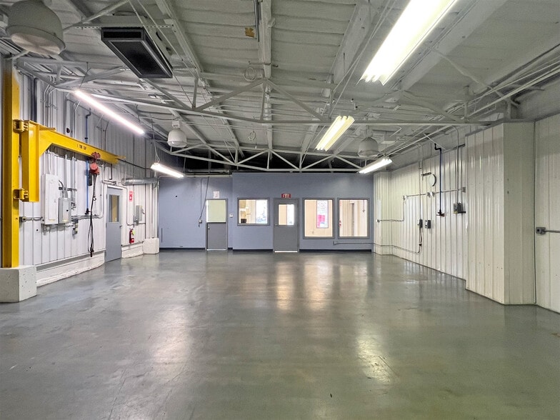 More Photos Of 2002 Evanston Ave, Erie Manufacturing For Lease