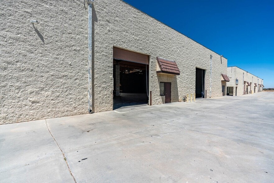 More Photos Of 39360 3rd St E, Palmdale Warehouse For Sale