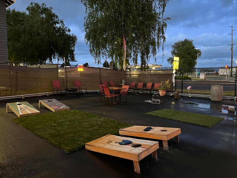 More Photos Of 411 Oregon Way, Longview Fast Food For Sale