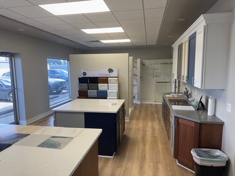 More Photos Of 5037 Cleveland St, Virginia Beach Flex For Lease