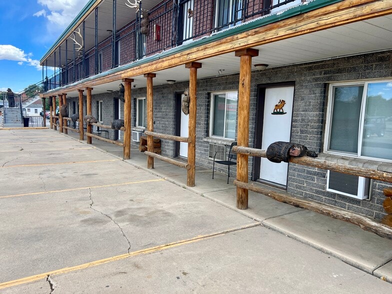 More Photos Of 501 S 6th St, Thermopolis Hotel For Sale
