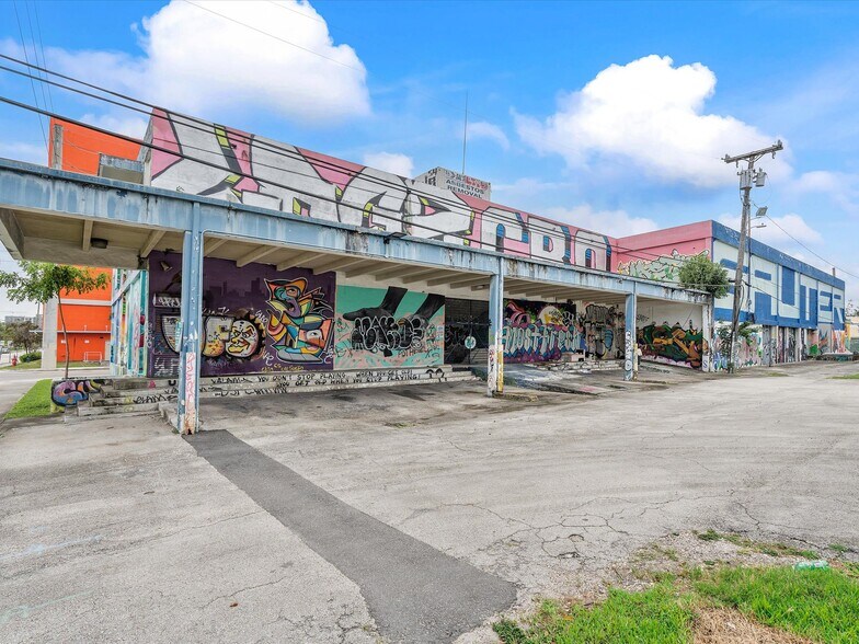 More Photos Of 301 NW 36th St, Miami General Retail For Sale