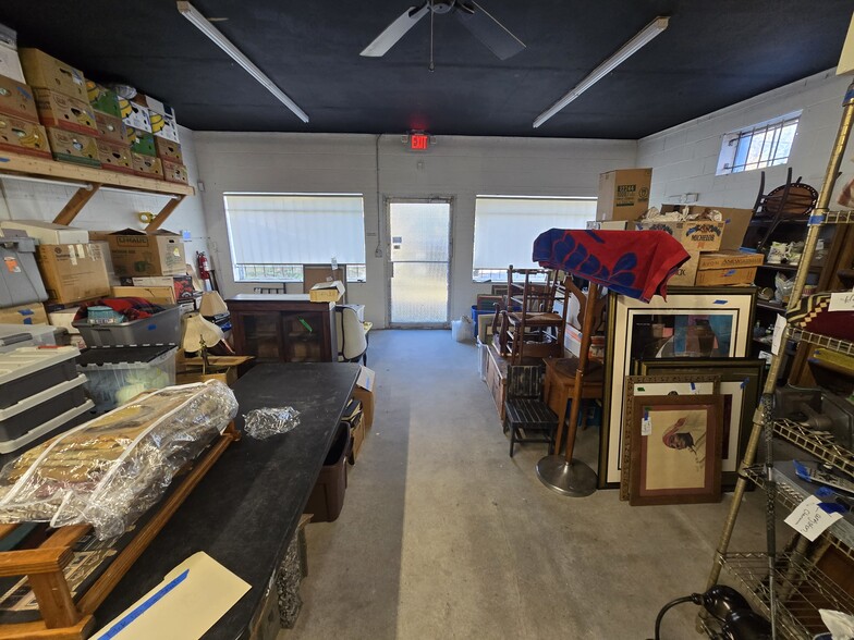 More Photos Of 726 1st Ave W, Hendersonville General Retail For Sale