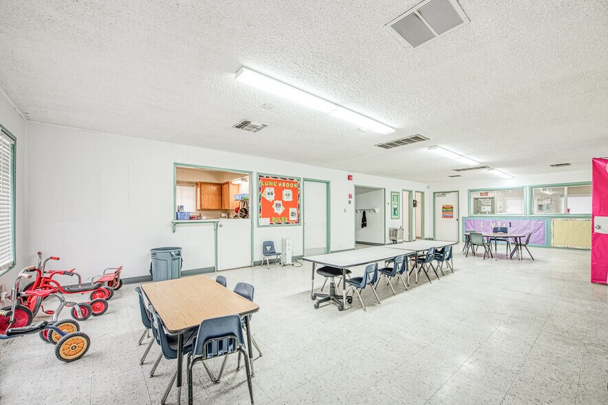 More Photos Of 3311-3315 E Sierra Madre Ave, Fresno Daycare Center For Sale
