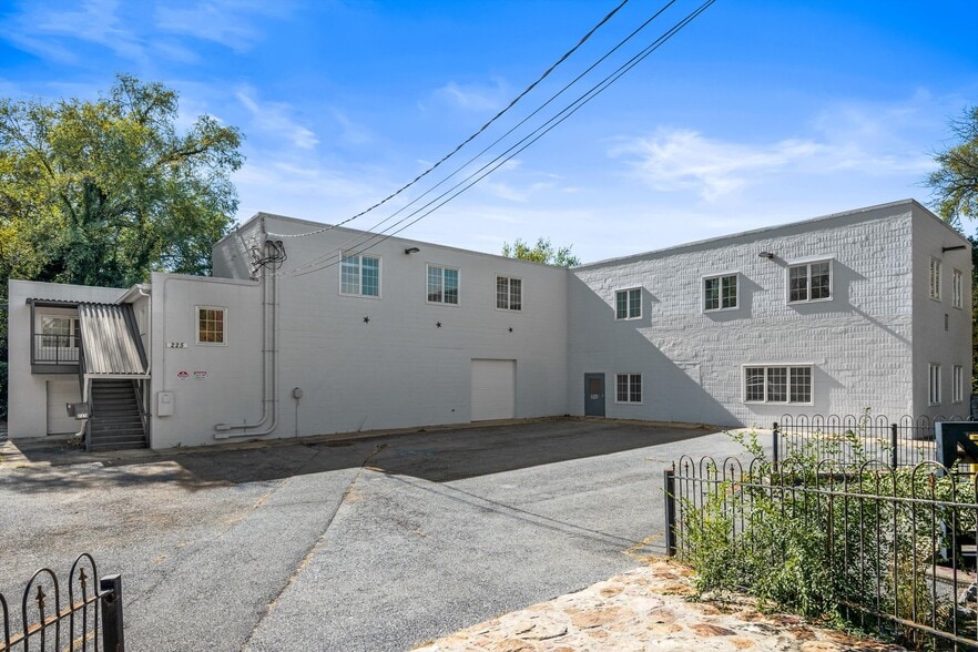 More Photos Of 225 E Pall Mall St, Winchester Flex For Sale