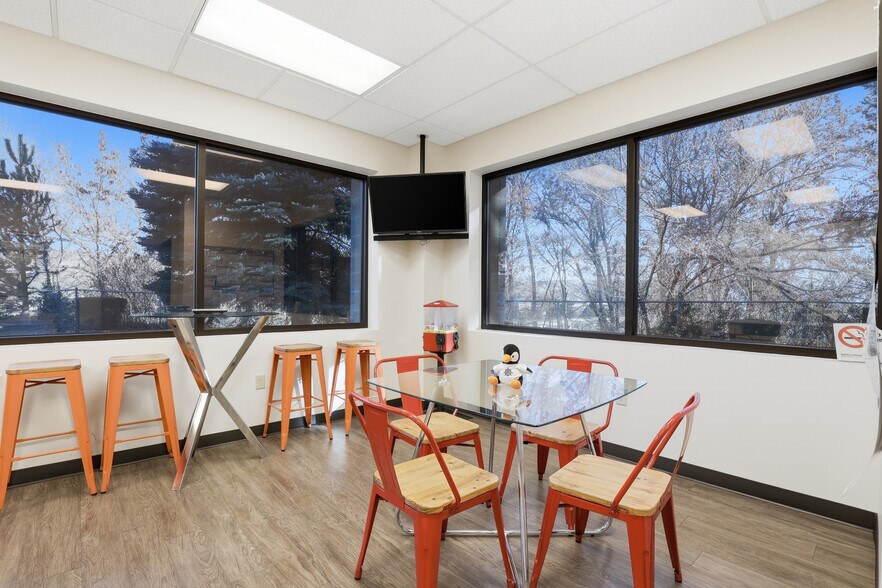 More Photos Of 3911 Castlevale Rd, Yakima Office For Lease