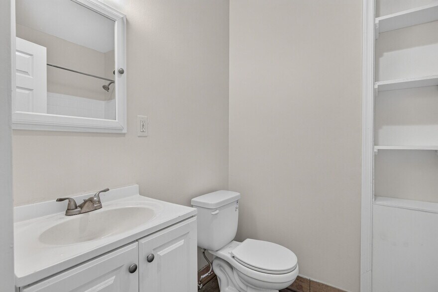 More Photos Of 1908 M St NE, Washington Apartments For Sale