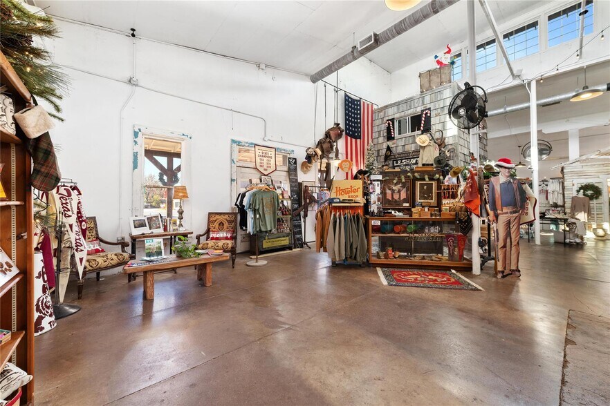 More Photos Of 508 N Center Ave, Brownwood Department Store For Sale