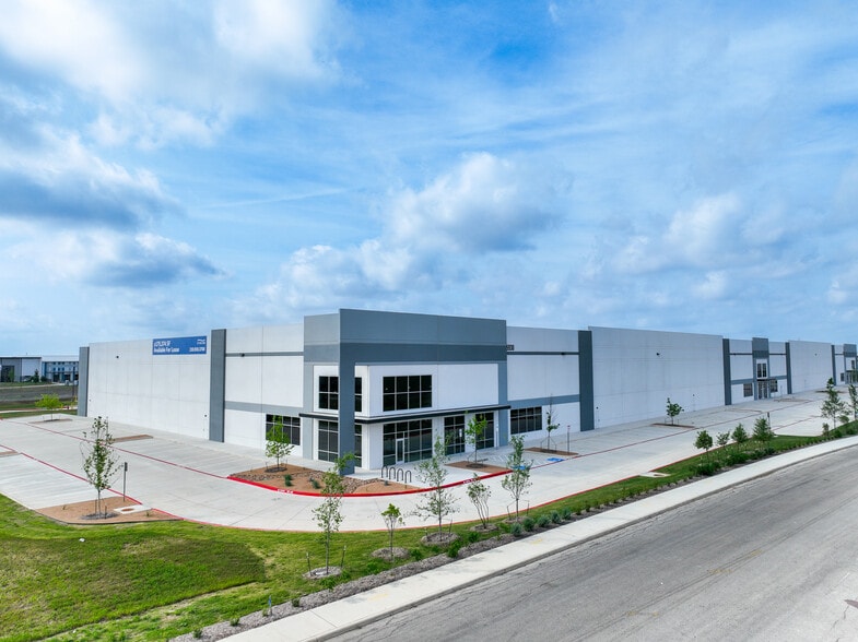 More Photos Of 5390 Freeport Rd, Von Ormy Manufacturing For Lease