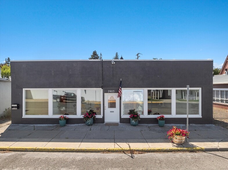 More Photos Of 1905 2nd St, Baker City Storefront Retail Residential For Sale