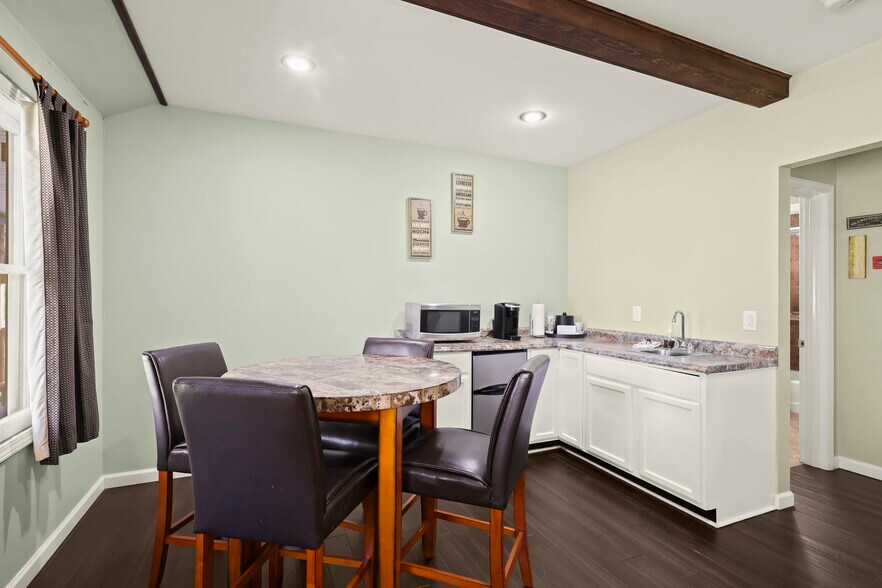 More Photos Of 157 Hill St, Blowing Rock Apartments For Sale