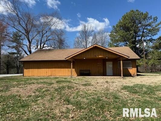 Primary Photo Of 3014 S Illinois Ave, Carbondale Veterinarian Kennel For Sale