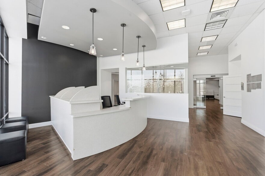 More Photos Of 5540-5550 N Farmer Branch Rd, Ozark General Retail For Sale