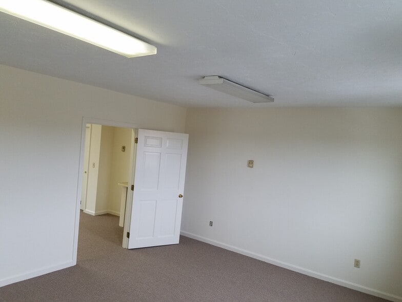 More Photos Of 21-23 Route 134, South Dennis Office For Sale