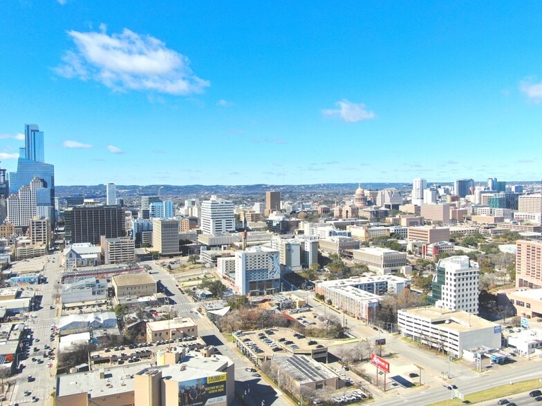 More Photos Of 902 E 7th St, Austin Office For Lease