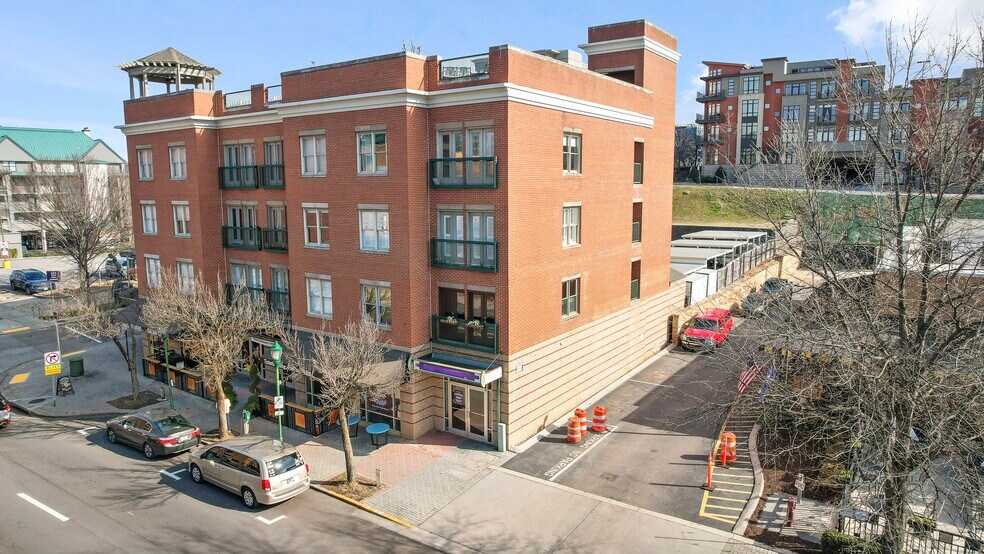 More Photos Of 100 Market St, Chattanooga Storefront For Sale