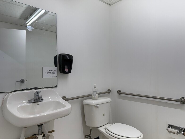 More Photos Of 3321 Triana Blvd SW, Huntsville Freestanding For Lease