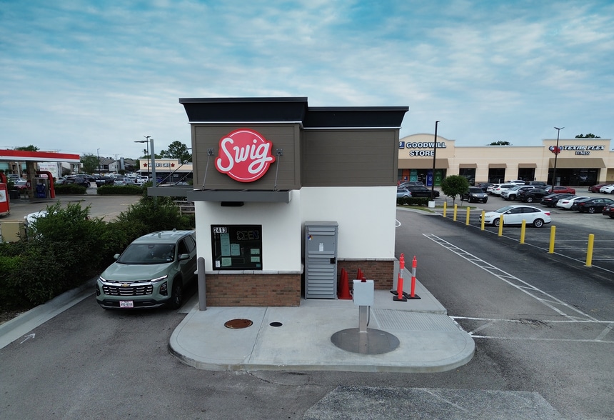 Primary Photo Of 2413 Bay Area Blvd, Houston Fast Food For Sale
