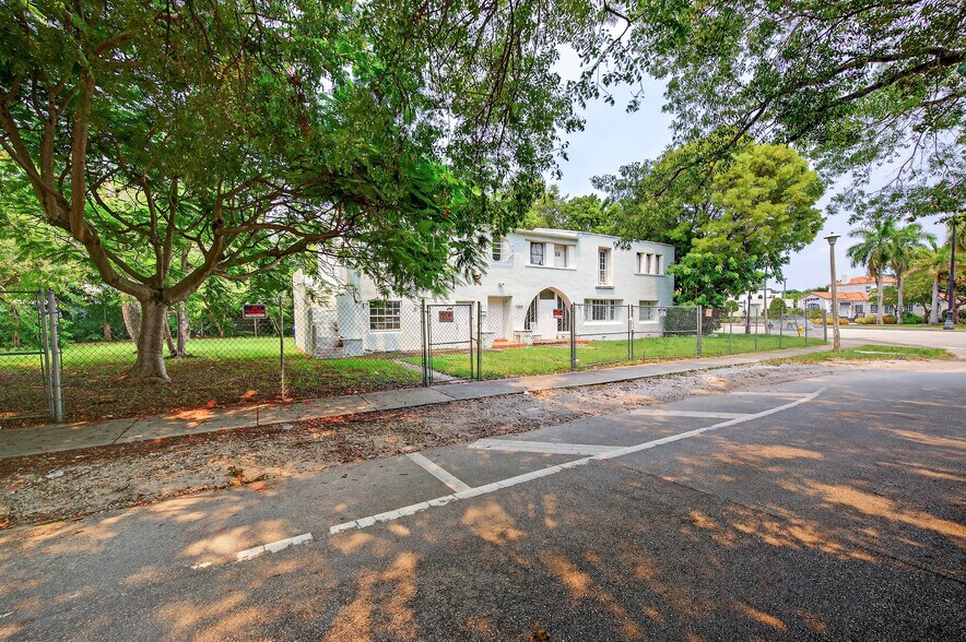 Primary Photo Of 5800 Biscayne Blvd, Miami Office For Sale
