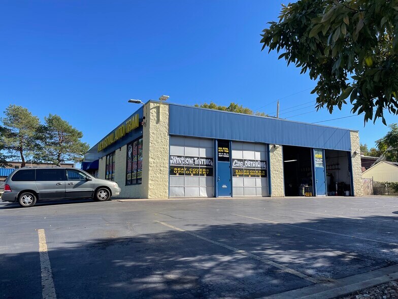 More Photos Of 647 W 39th St, Kansas City Freestanding For Sale