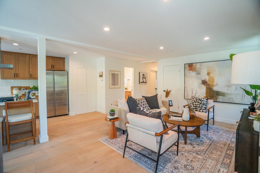 More Photos Of 528 Westminster Ave, Venice Apartments For Sale