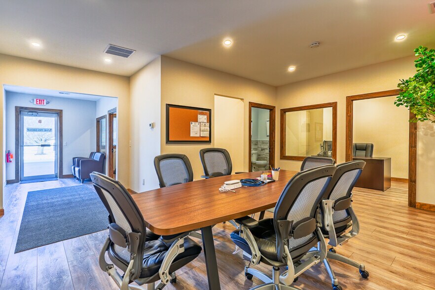 More Photos Of 430 Commerce Ln, West Berlin Showroom For Sale
