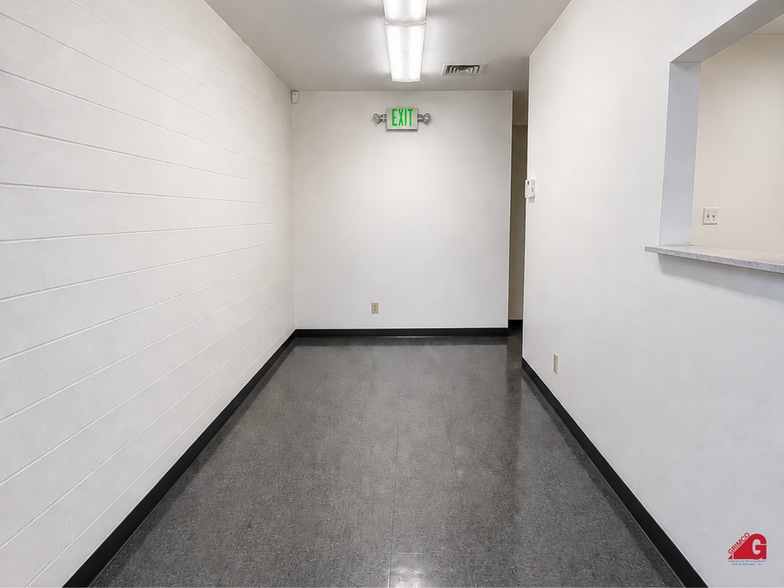 More Photos Of 21710-21730 Lassen St, Chatsworth Manufacturing For Lease