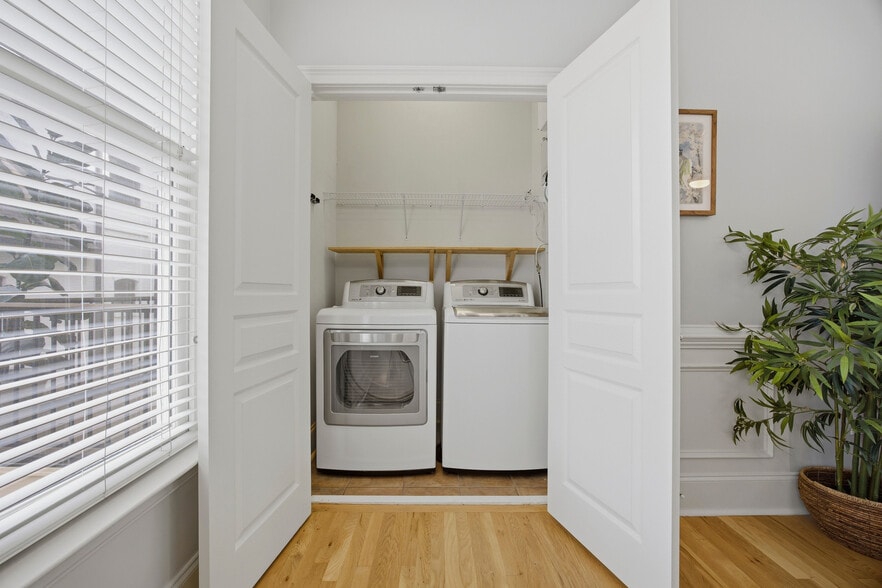 More Photos Of 574 East Ave NE, Atlanta Specialty For Sale