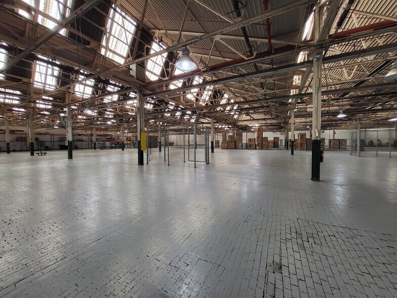 More Photos Of 60 Baldwin Ave, Pontiac Warehouse For Lease