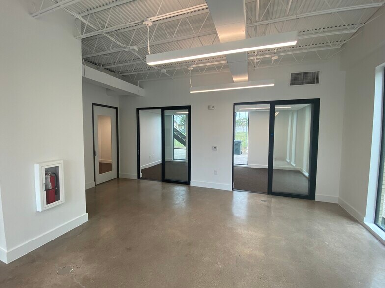 More Photos Of 1824 E Oltorf St, Austin Office For Lease