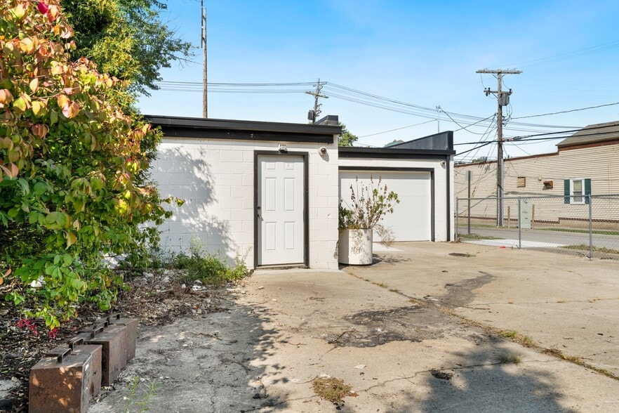 More Photos Of 4651 W 130th St, Cleveland Warehouse For Sale