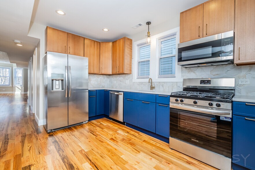More Photos Of 6129 N Ravenswood Ave, Chicago Multifamily For Sale
