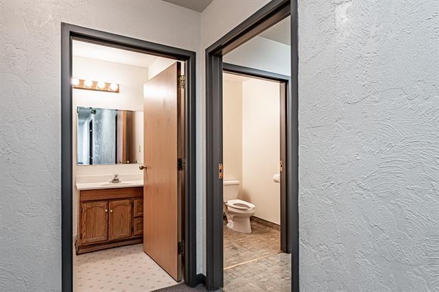 More Photos Of 34 SE Main St, Blackfoot Office For Sale