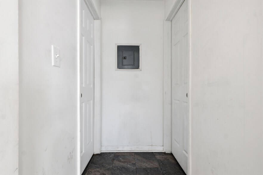 More Photos Of 805 E Prospect St, York General Retail For Sale