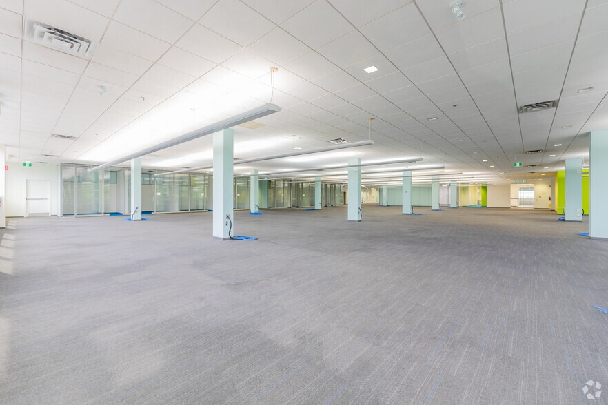 More Photos Of 3450 Harvester Rd, Burlington Light Manufacturing For Lease