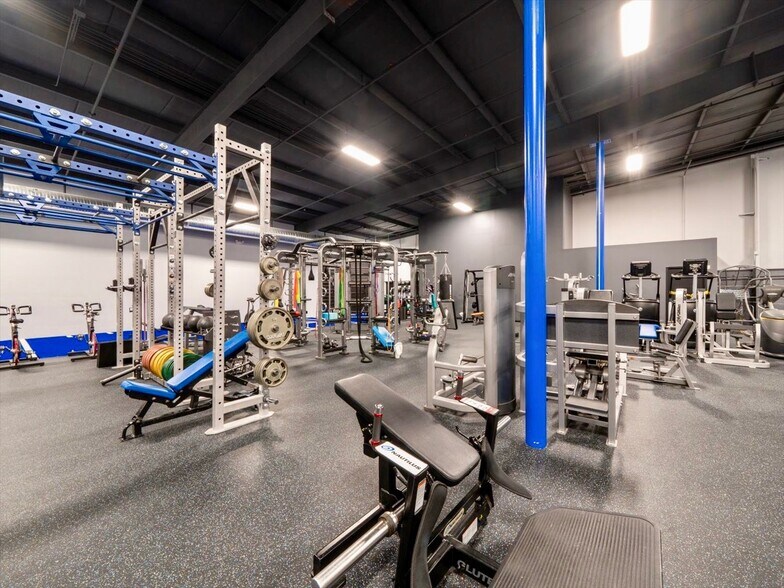 More Photos Of 465 W Commercial St, East Rochester Warehouse For Lease