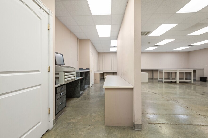More Photos Of 106 Abigayles Row, Scott Warehouse For Sale