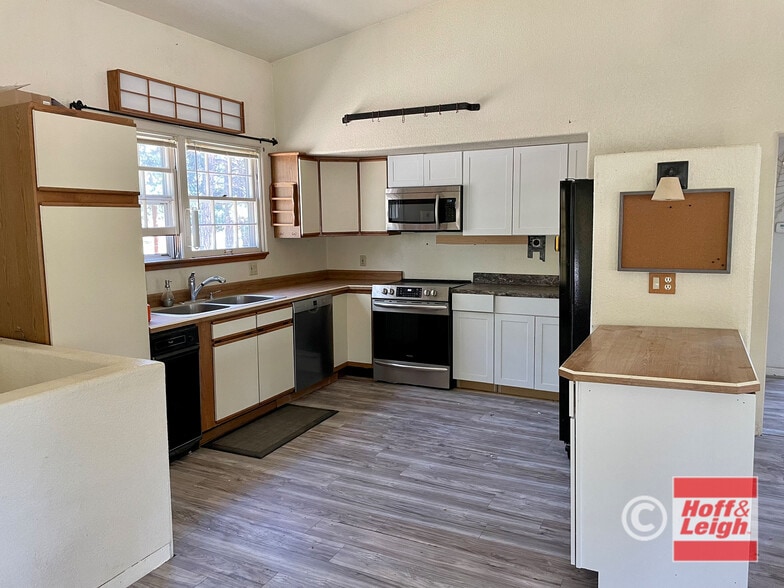 More Photos Of 245 Perry Park Ave, Larkspur Office For Sale