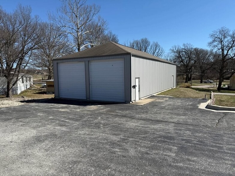 Primary Photo Of 1175 N Independence St, Harrisonville Warehouse For Lease