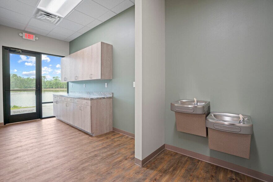 More Photos Of 2751 S Loop 336 W, Conroe Office For Sale