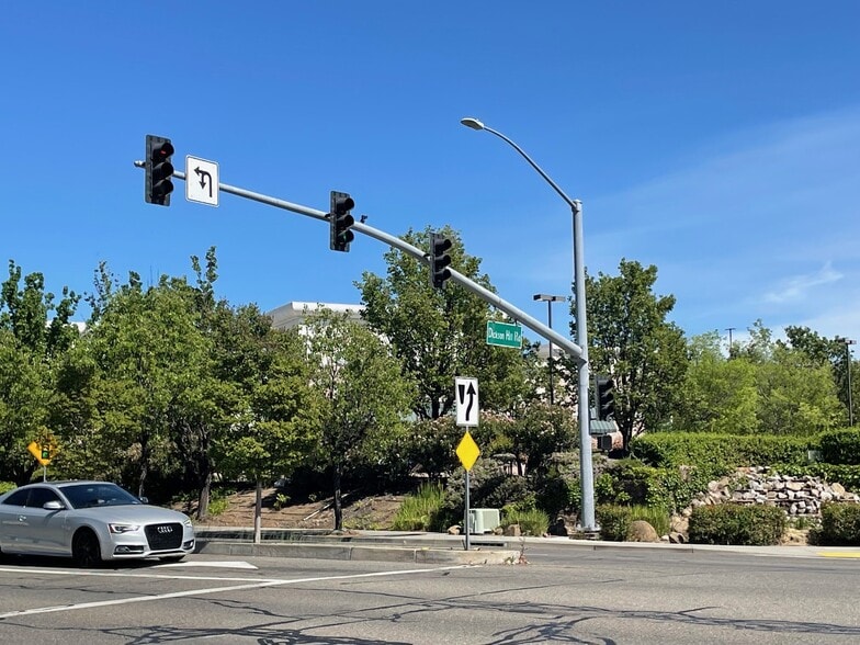 More Photos Of 3340 N Texas St, Fairfield Drugstore For Lease