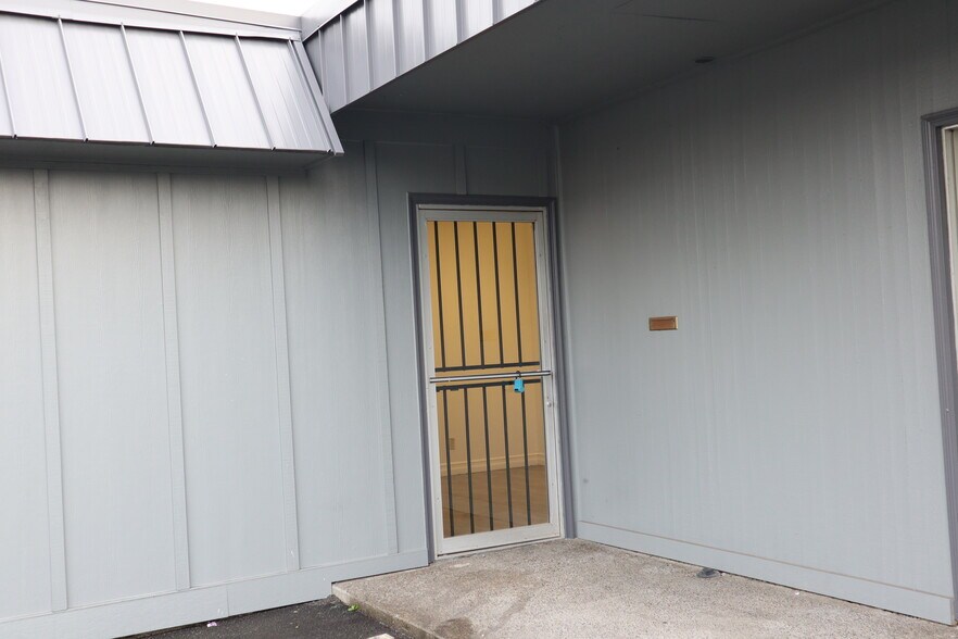 More Photos Of 4418-4420 NE St Johns Rd E, Vancouver Freestanding For Lease