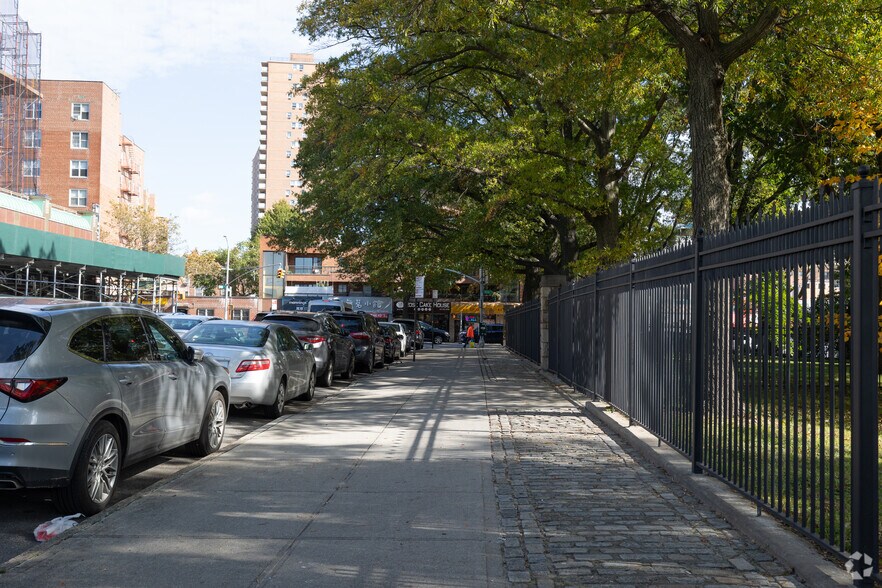 More Photos Of 43-18 Main St, Flushing Apartments For Lease