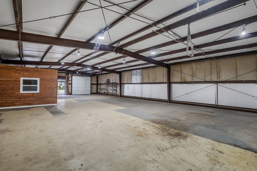 More Photos Of 1409 Buffalo Rd, Lawrenceburg Warehouse For Lease