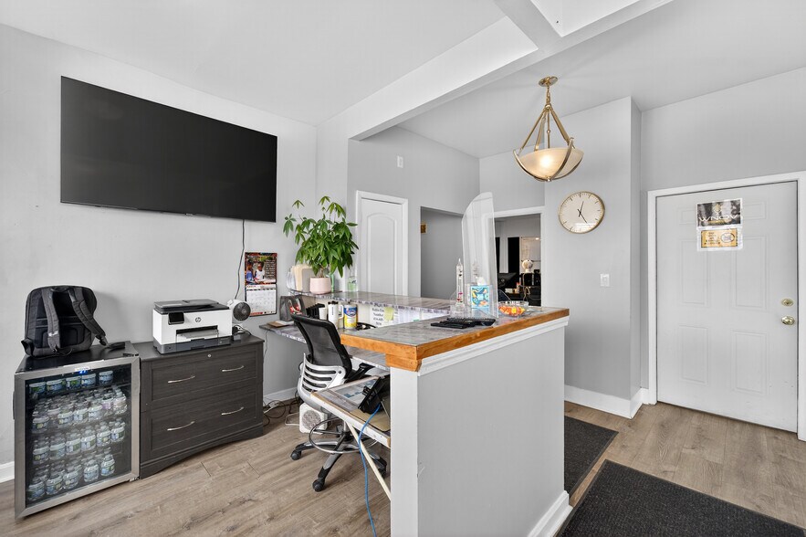 More Photos Of 2001 Capitol dr, Milwaukee Office For Sale
