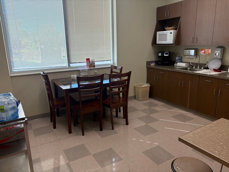 More Photos Of 1855 Tanner Way, Harriman Medical For Lease