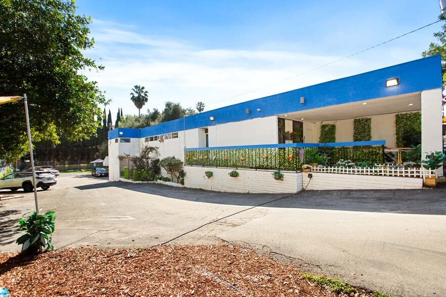 More Photos Of 4254 Eagle Rock Blvd, Los Angeles Veterinarian Kennel For Sale