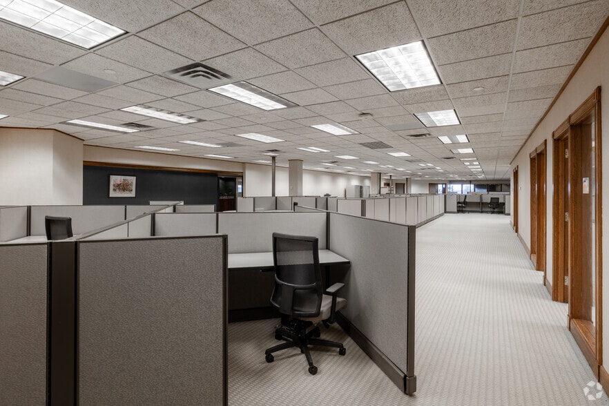 More Photos Of 700 & 734 S Waverly Rd, Holland Office For Sale